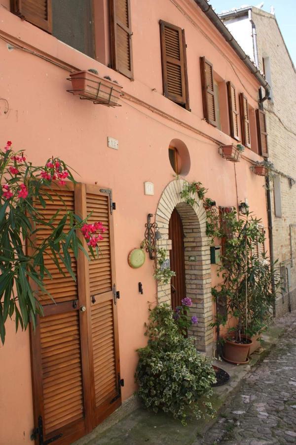 B&B Mamma Ari Fermo Luaran gambar